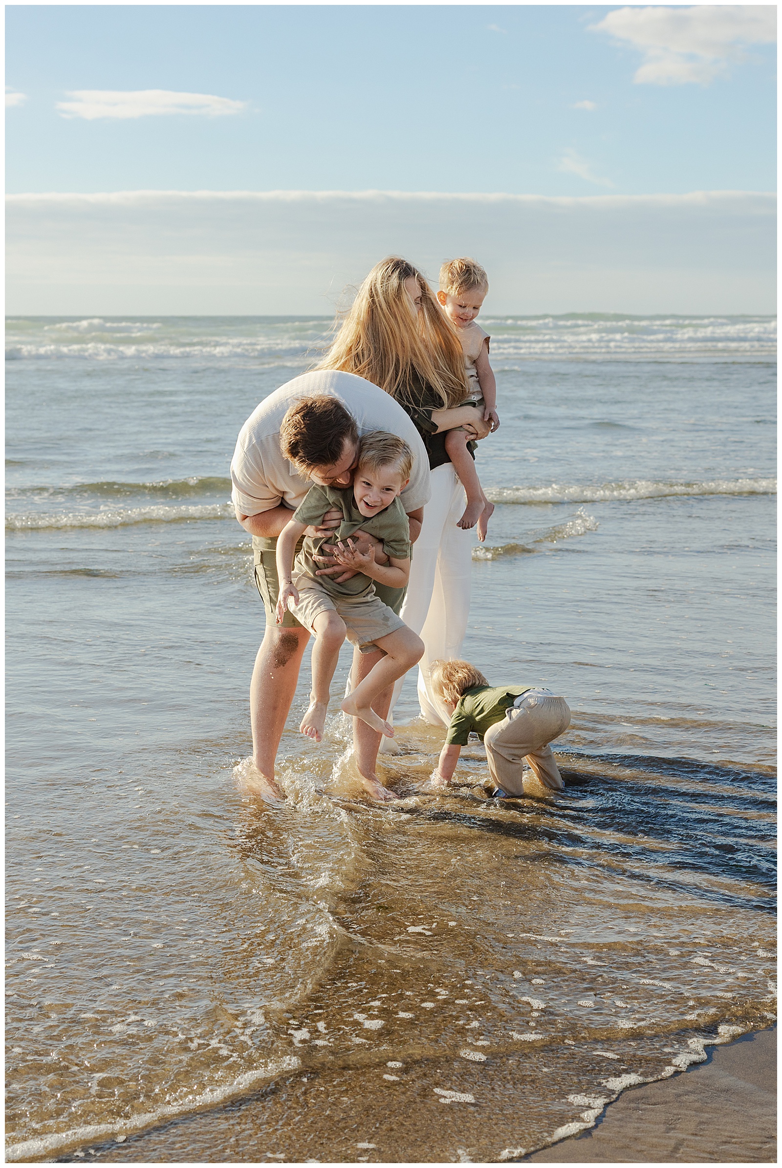 family of 5 family photos at rockaway beach, oregon